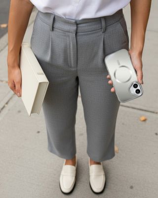 💎 VKUS A ELEGANCE Máš nový telefon ze série iPhone 17? Tak to ti nesmí chybět tohle pouzdro... Minimalistický a luxusní...